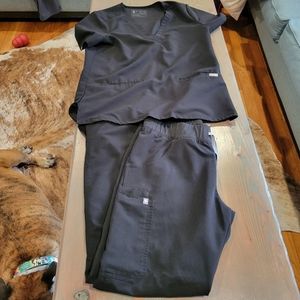 Black size med figs scrub set